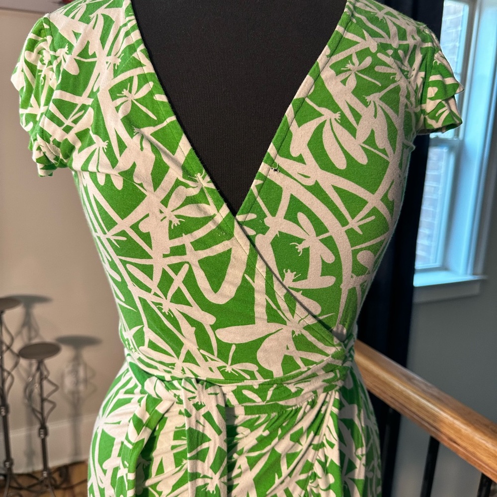 Lilly Pulitzer Green and White Midi Sundress with Flutter Sleeves - Picture 2 of 4